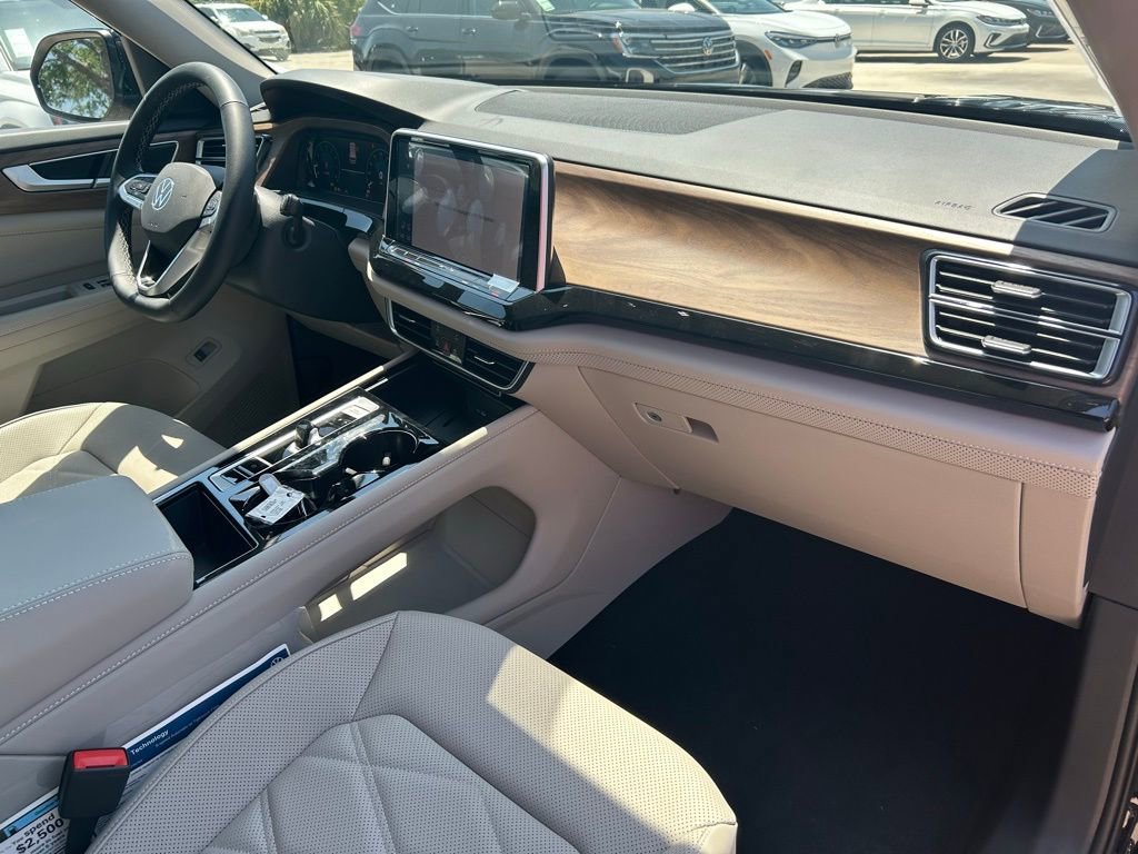 Used 2025 Volkswagen Atlas SE w/ Panoramic Sunroof Package image 25