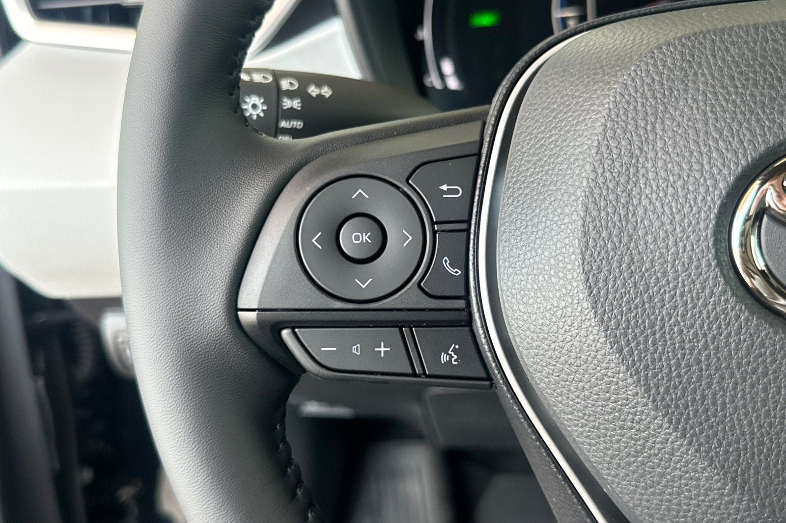 New 2026 Toyota Corolla SE w/ SE Premium Package FWD image 25