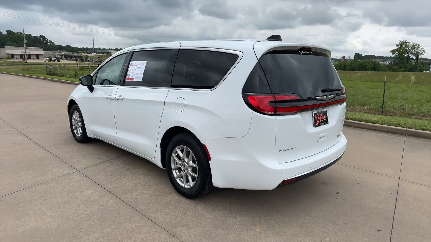 Used 2025 Chrysler Pacifica Select FWD image 7
