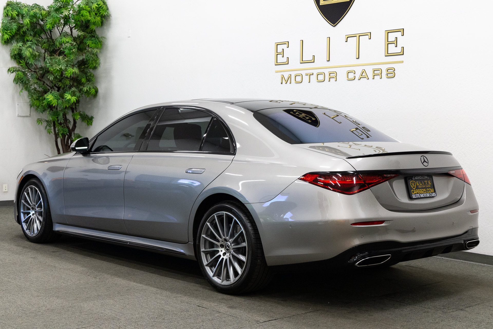 Used 2021 Mercedes-Benz S 580 4MATIC Sedan image 3