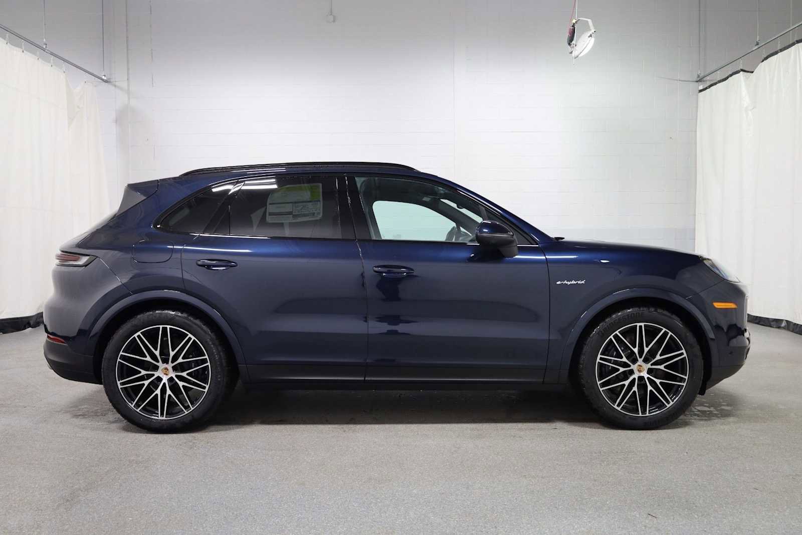 New 2026 Porsche Cayenne E-Hybrid AWD/4WD image 9