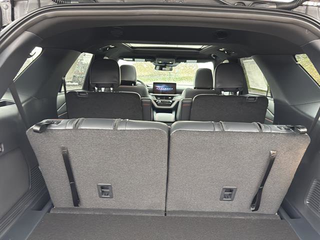 New 2026 Ford Explorer ST-Line w/ ST-Line Street Pack image 17