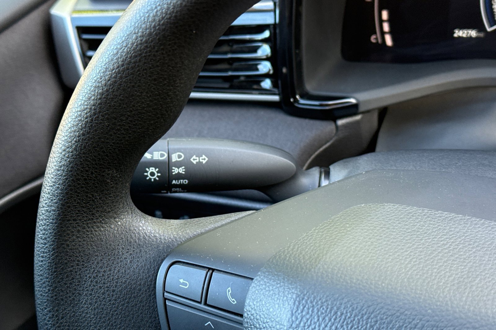 Used 2025 Toyota Camry LE image 30