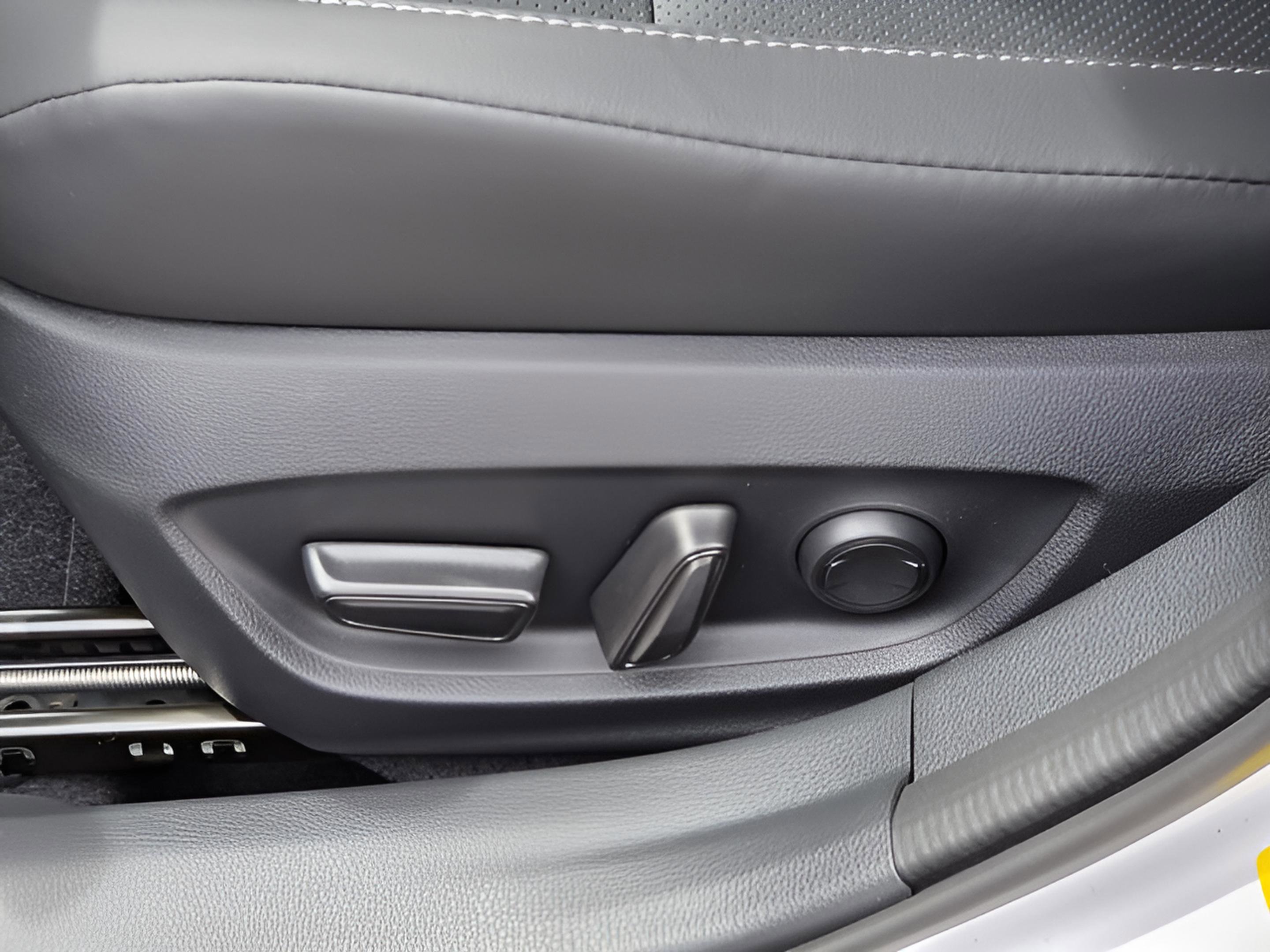 New 2026 Toyota Prius XLE FWD image 13