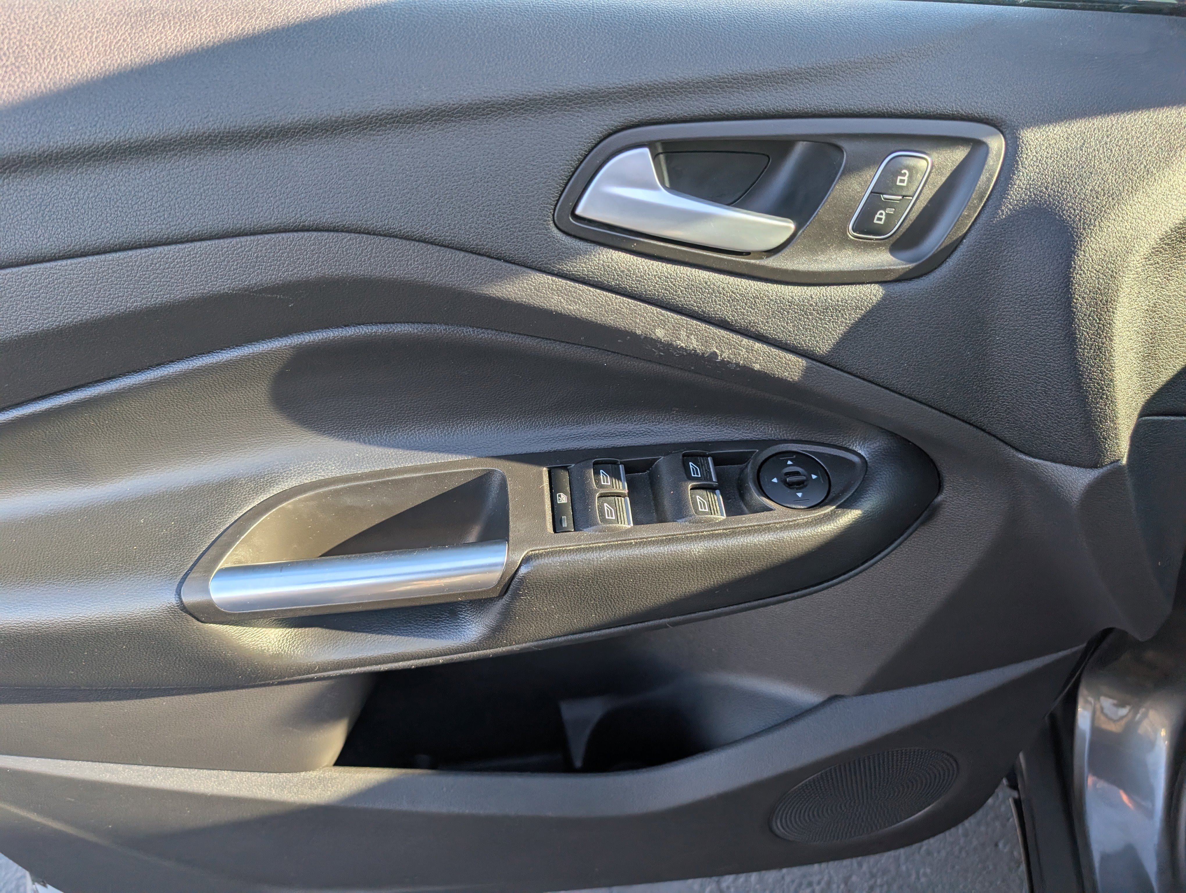 Used 2019 Ford Escape SE image 10