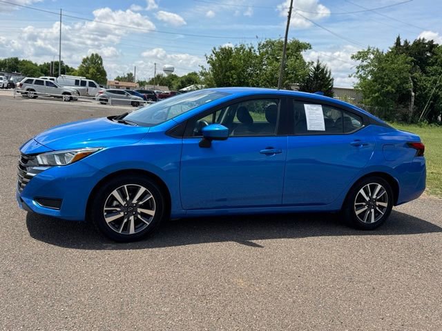 Used 2023 Nissan Versa SV FWD image 3