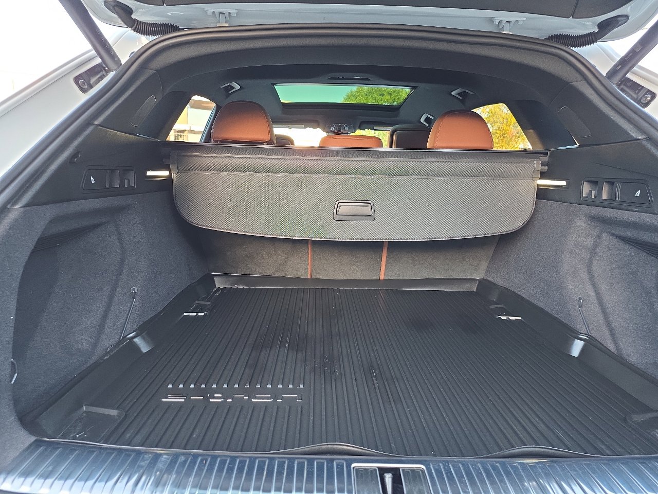 Used 2024 Audi Q8 e-tron Premium Plus w/ Premium Plus Package image 79