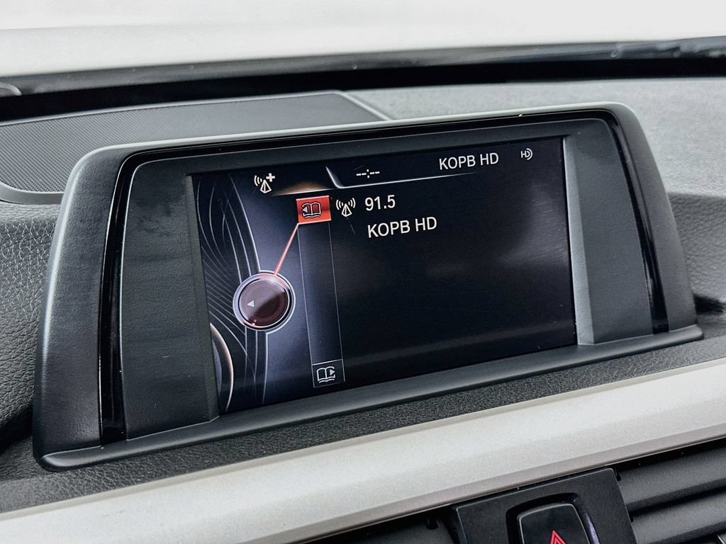 Used 2015 BMW 320i Sedan RWD image 14