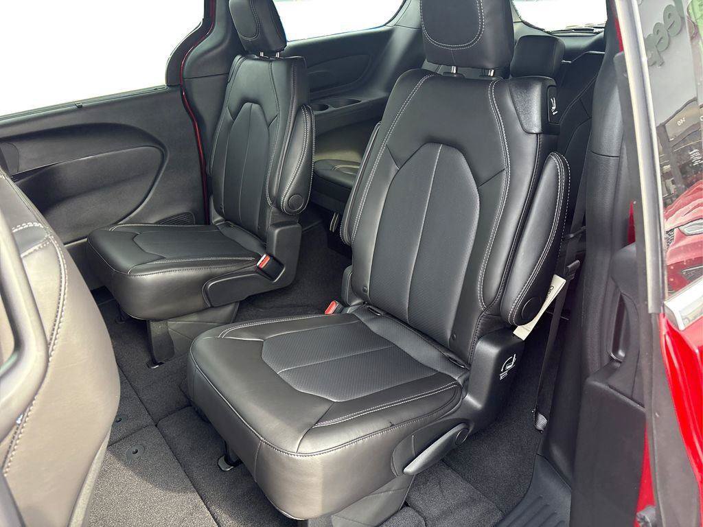 New 2026 Chrysler Pacifica Select FWD image 10