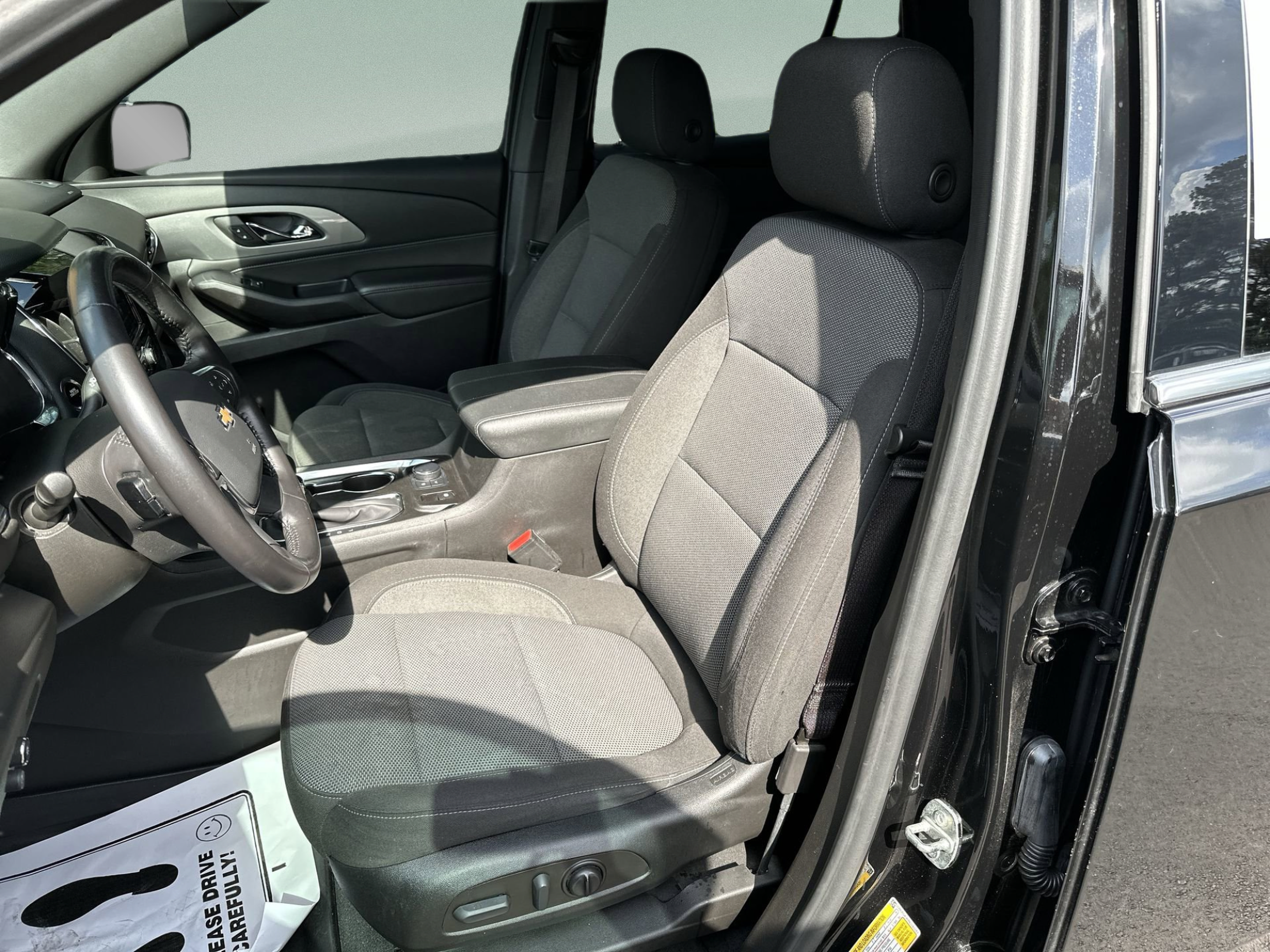 Used 2022 Chevrolet Traverse LT FWD image 13