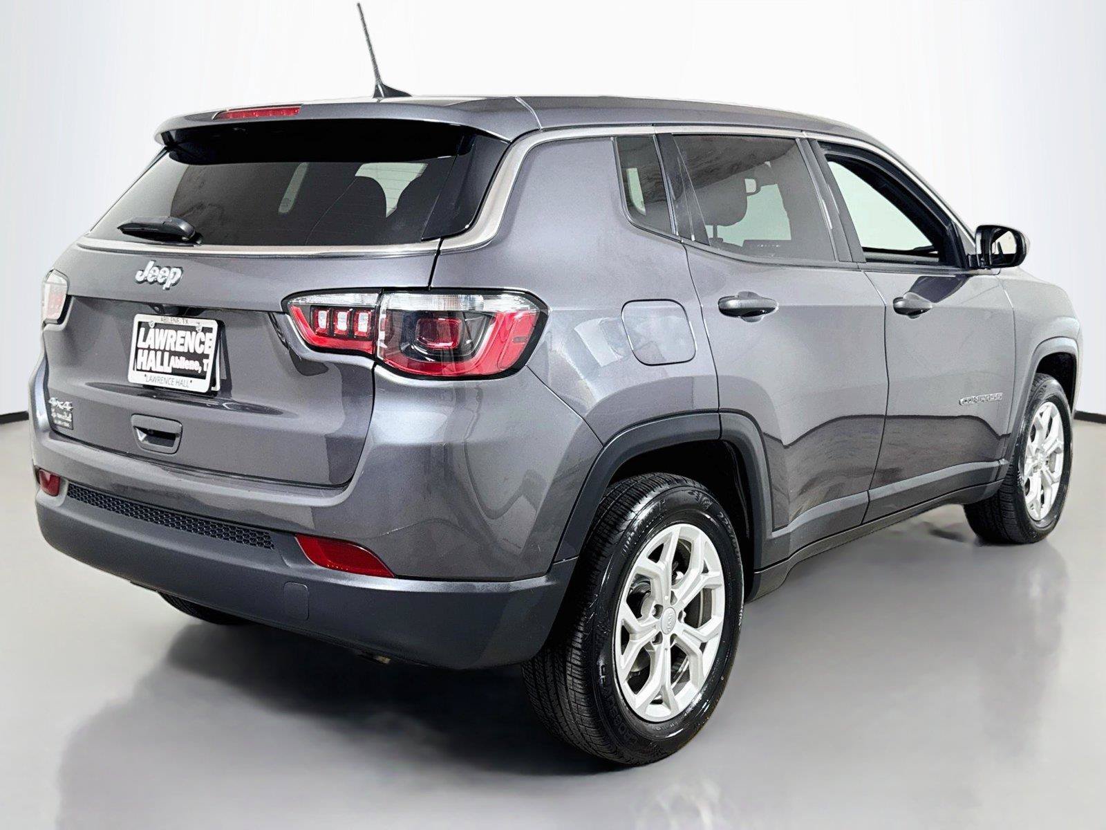 Used 2024 Jeep Compass Sport AWD/4WD image 4