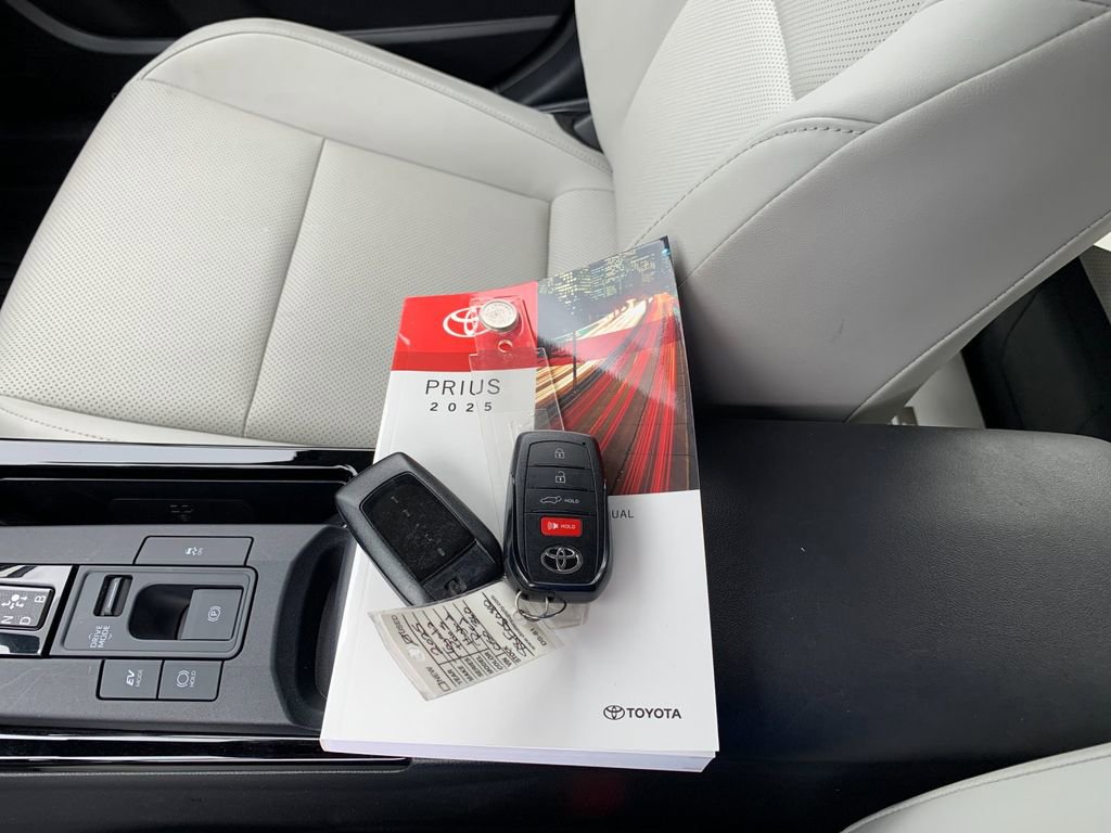 Used 2025 Toyota Prius Limited FWD image 9