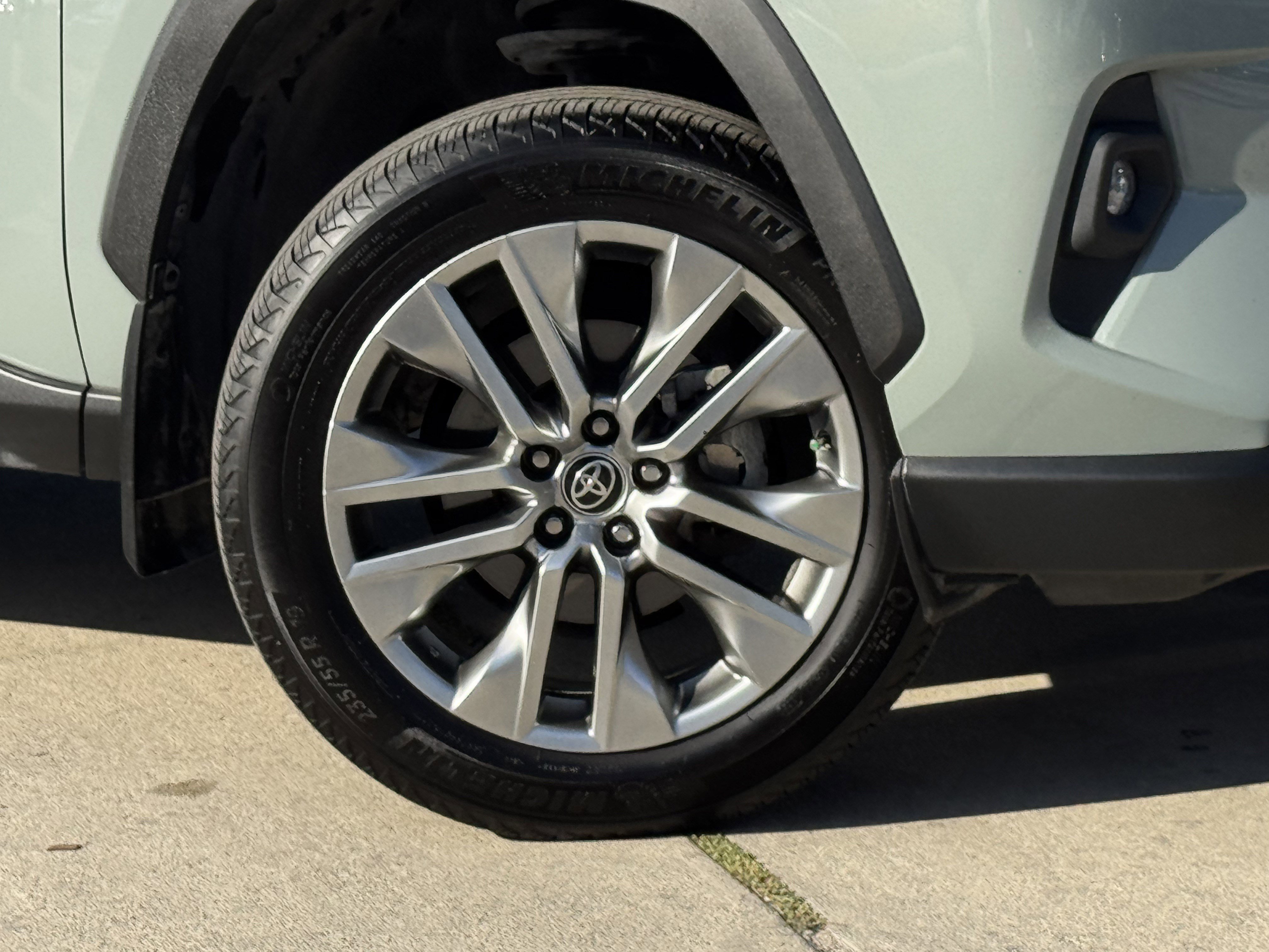 Used 2023 Toyota RAV4 XLE Premium image 3