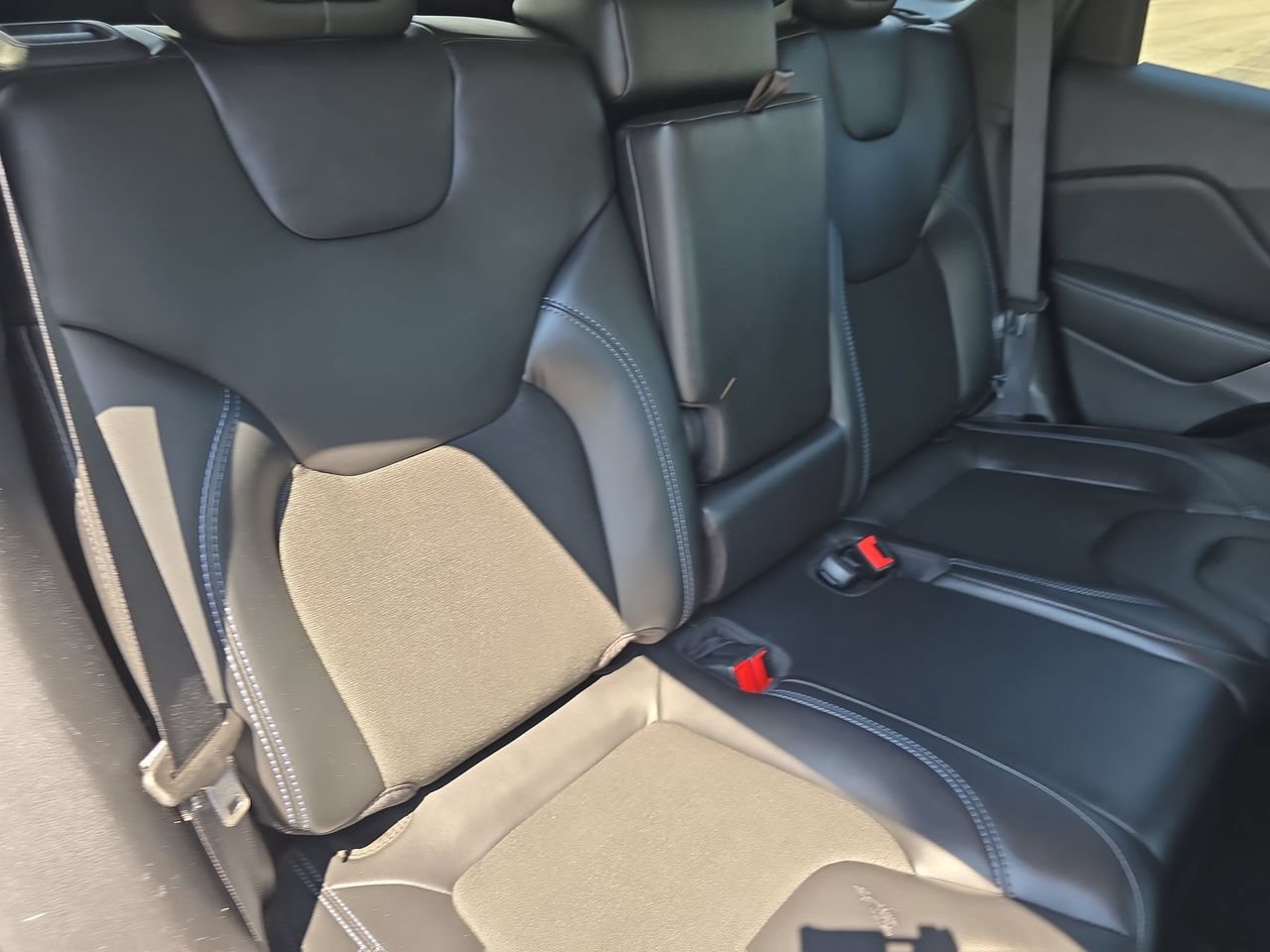 Used 2021 Jeep Cherokee Latitude Plus FWD image 30