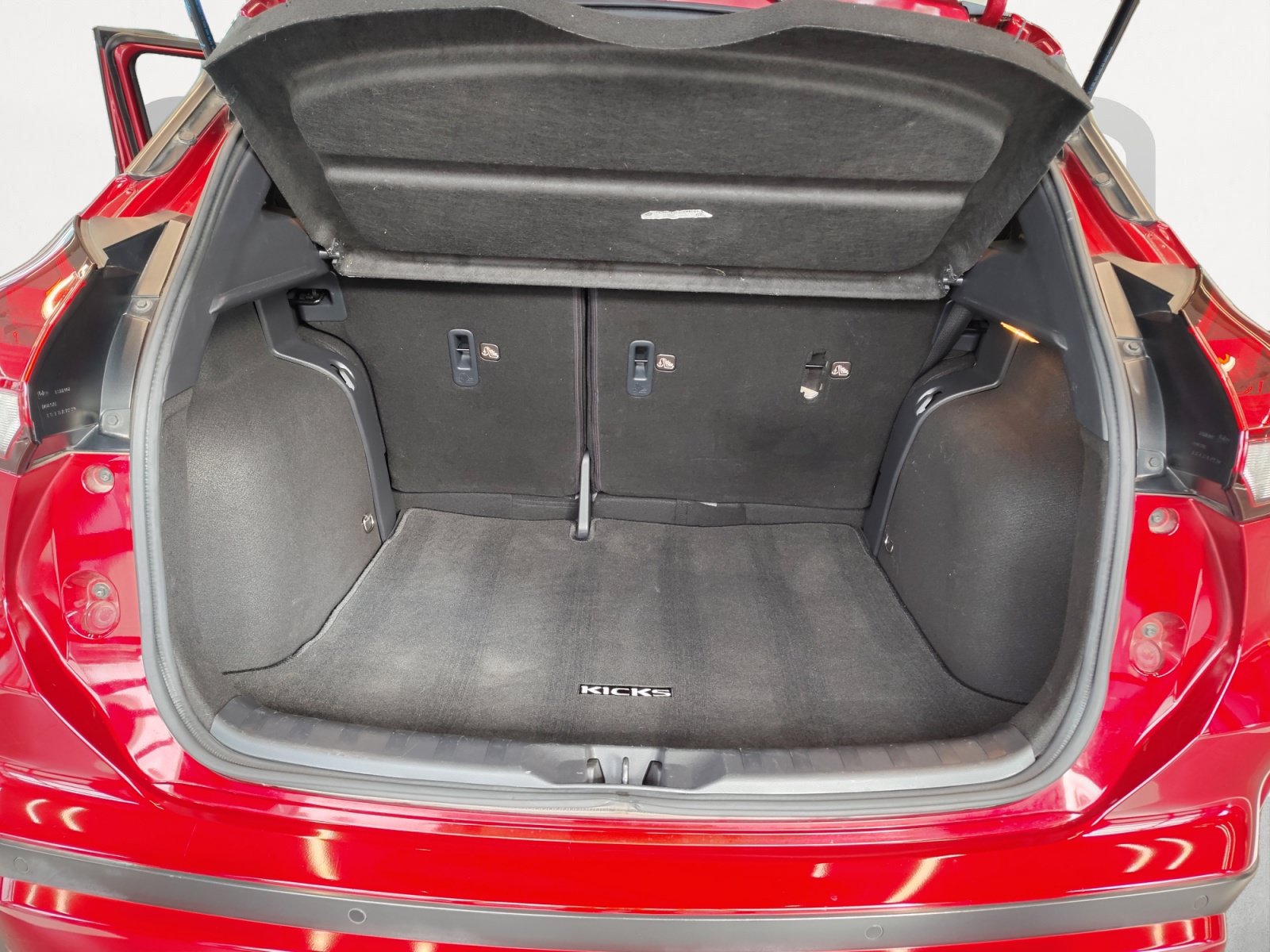Used 2021 Nissan Kicks SR w/ SR Premium Package FWD image 13