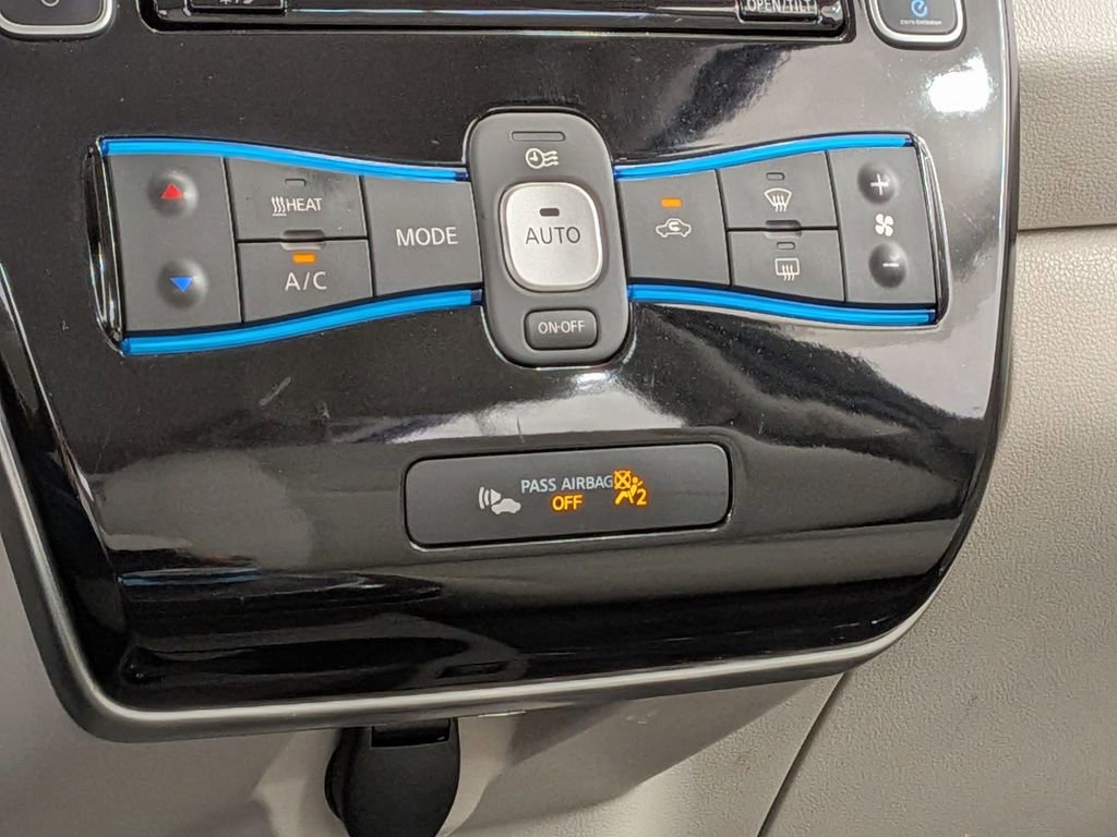 Used 2017 Nissan Leaf SV image 22