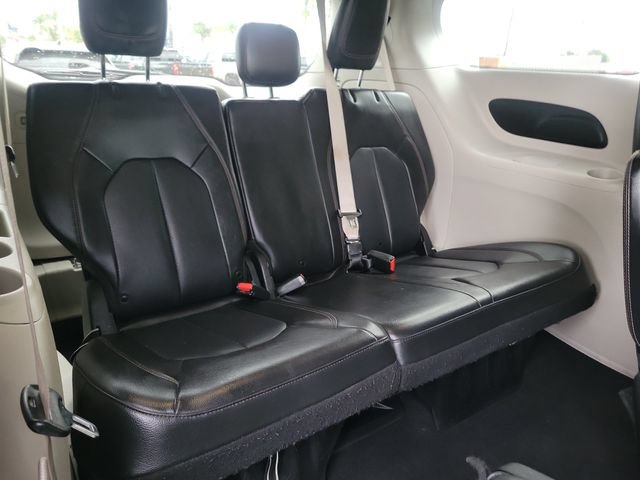 Used 2019 Chrysler Pacifica Touring-L FWD image 25