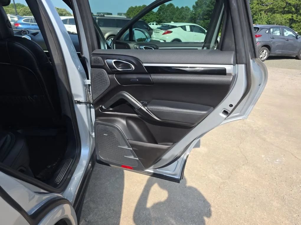 Used 2017 Porsche Cayenne AWD/4WD image 49
