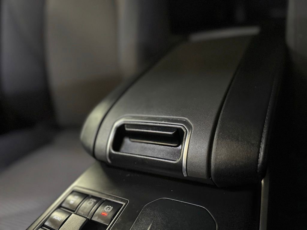 Used 2023 Toyota Highlander LE image 23