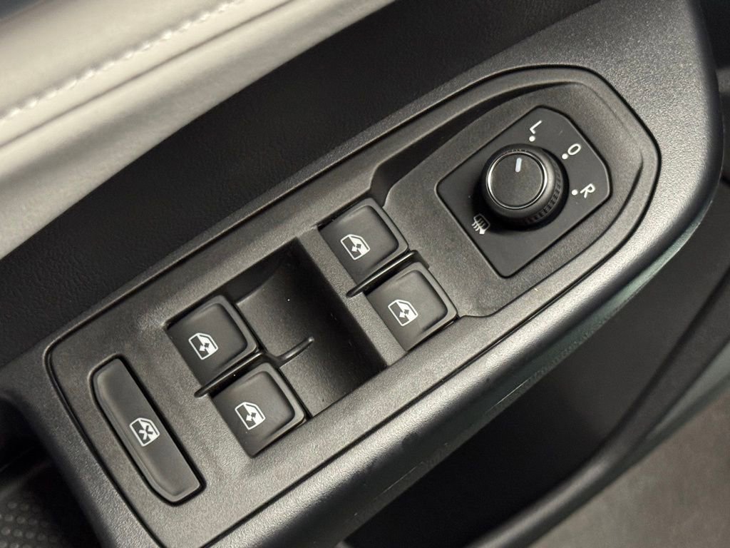 New 2025 Volkswagen Taos SE AWD/4WD image 17