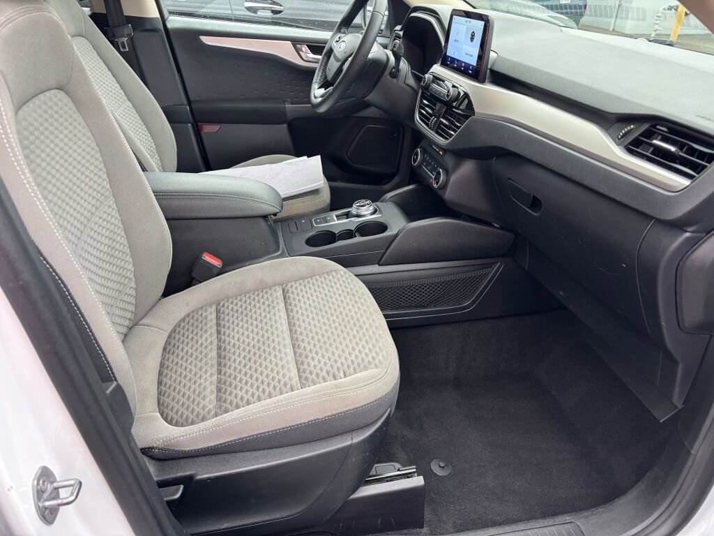 Used 2020 Ford Escape SE Sport image 26