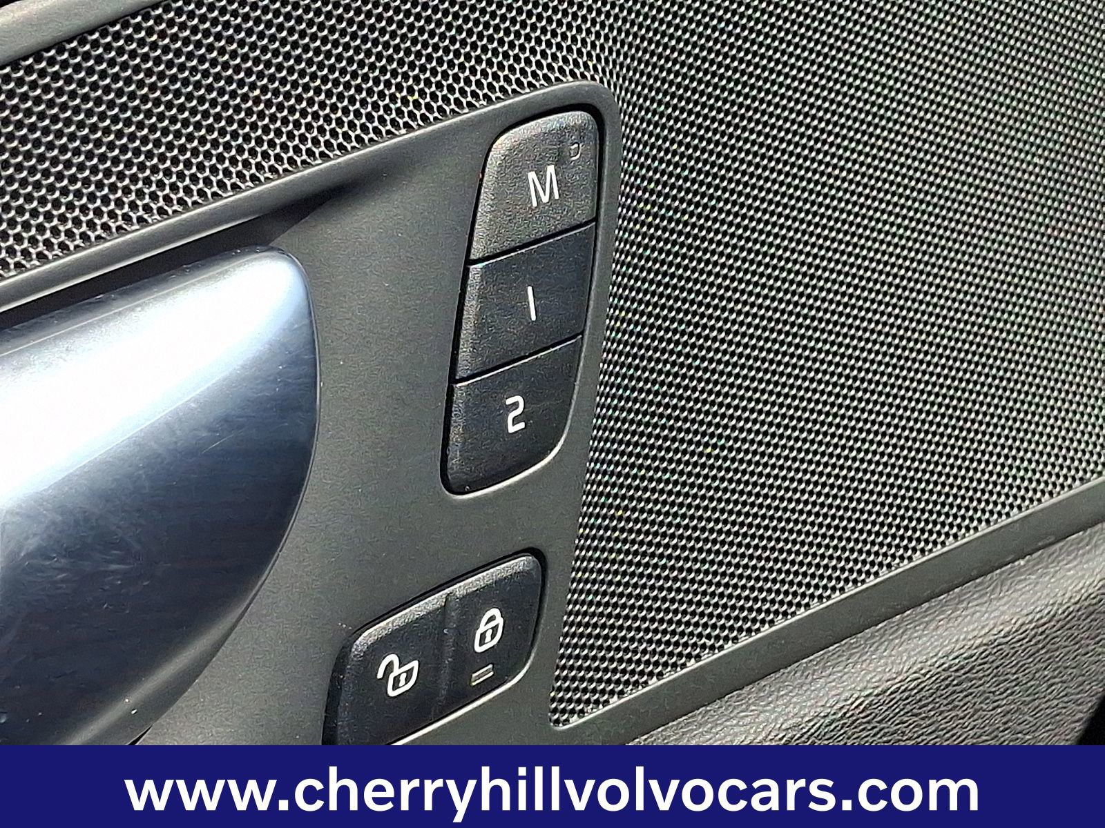 Certified 2025 Volvo XC60 B5 Plus image 22