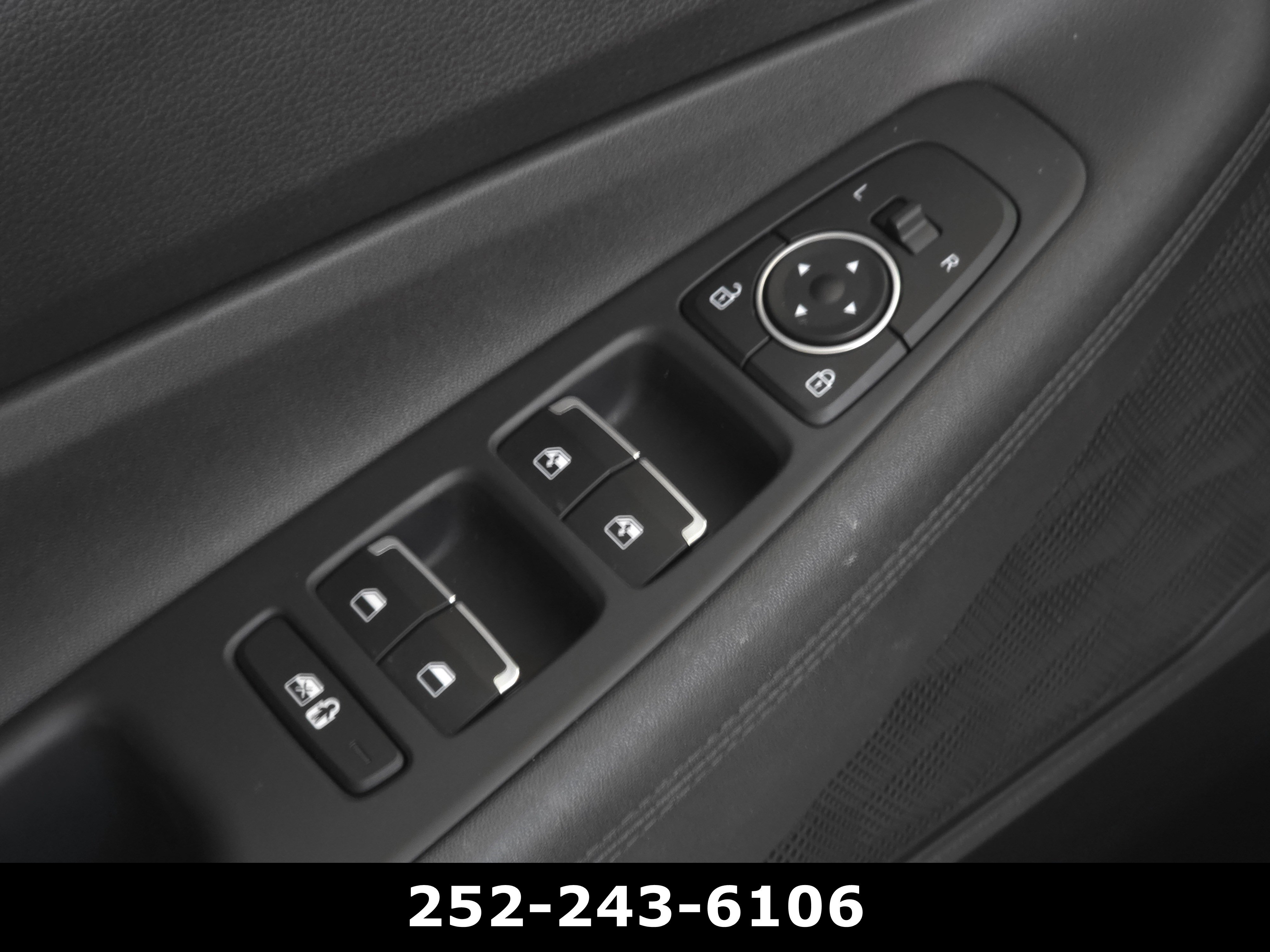 Used 2023 Hyundai Santa Fe SEL image 27