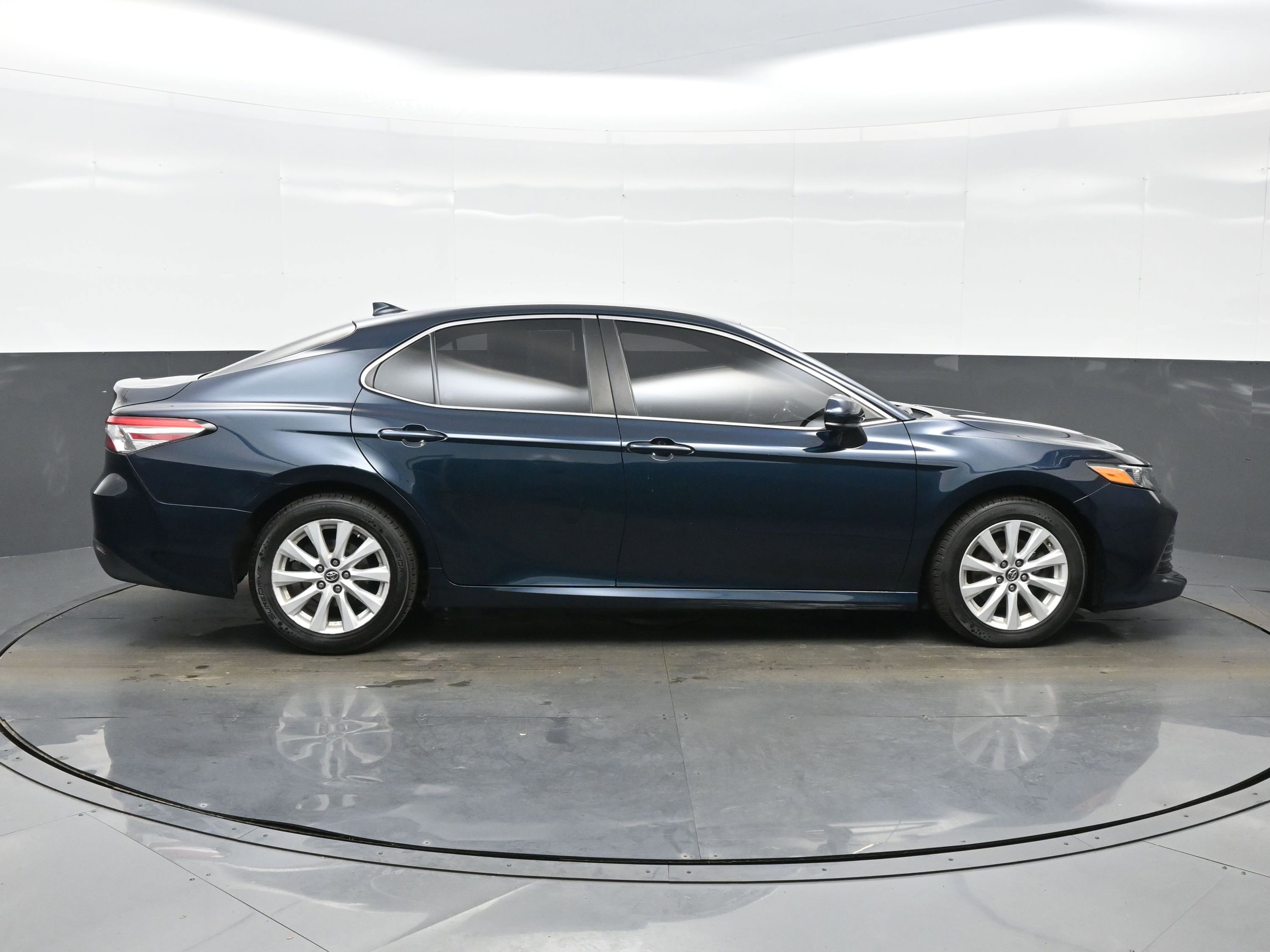 Used 2019 Toyota Camry LE image 7