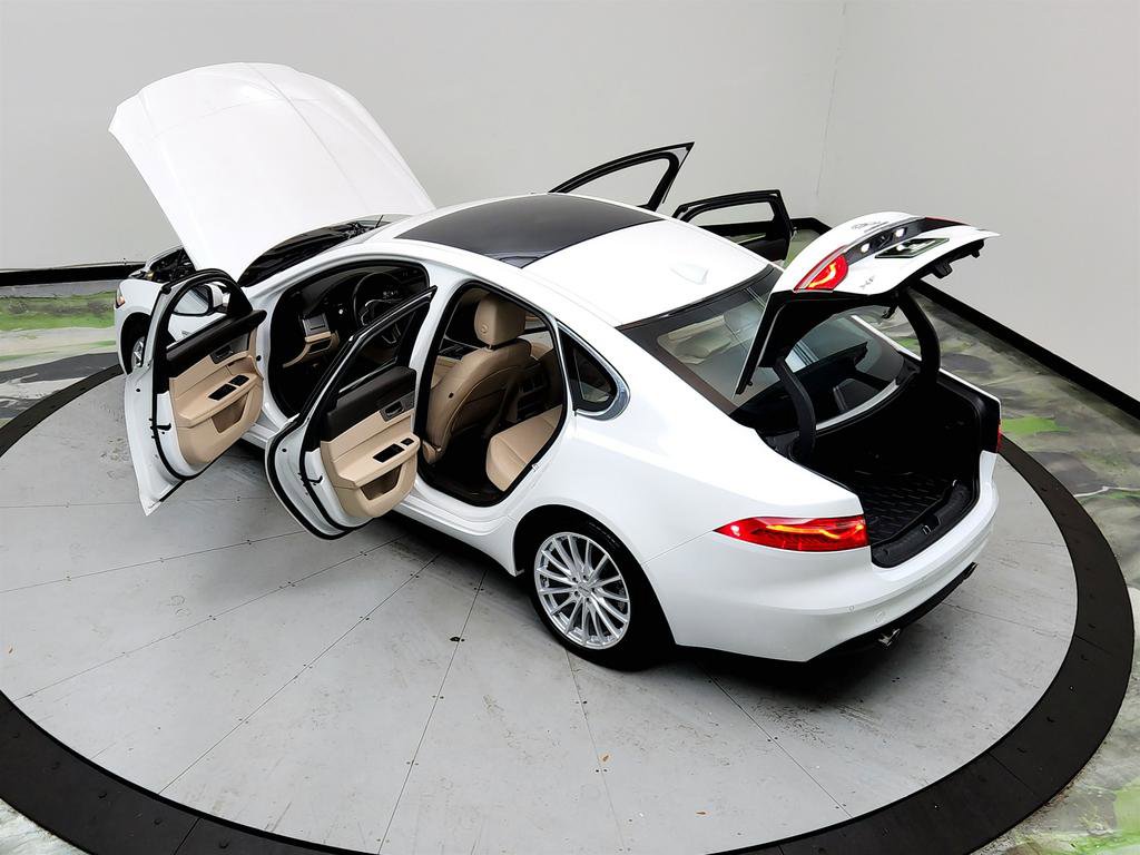 Used 2020 Jaguar XF Prestige image 39