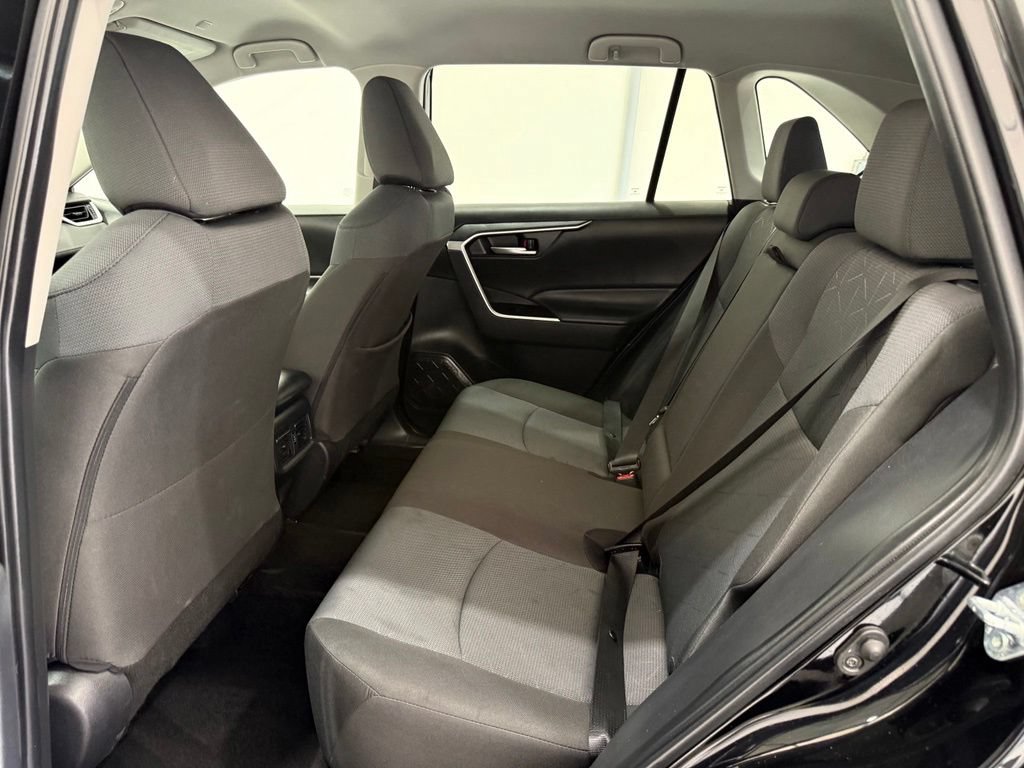 Used 2025 Toyota RAV4 XLE FWD image 15