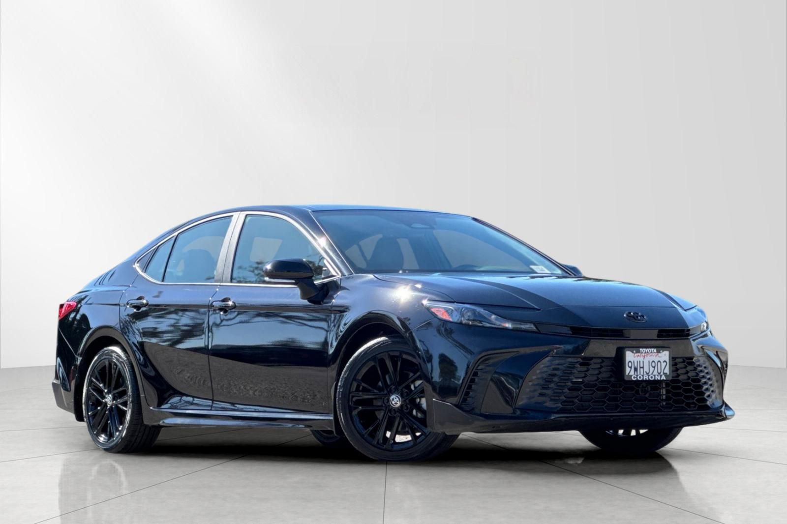 Used 2025 Toyota Camry SE w/ Convenience Package
