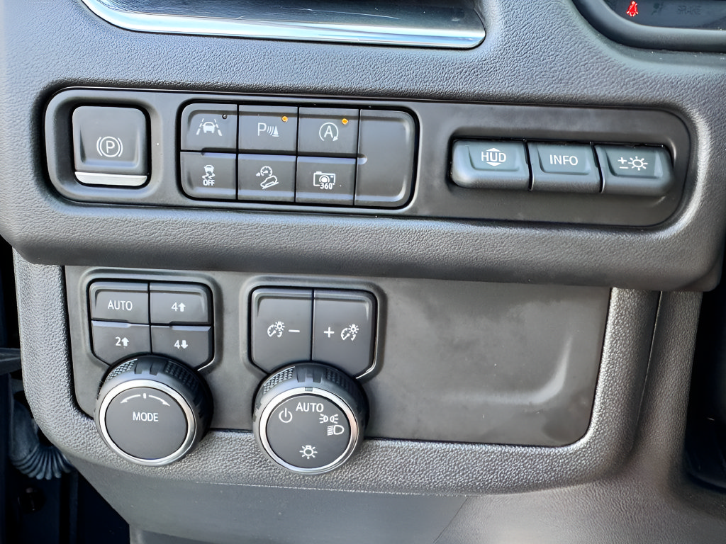 Used 2024 Chevrolet Tahoe High Country AWD/4WD image 25