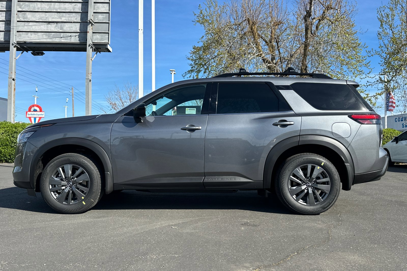 New 2026 Nissan Pathfinder SV image 7
