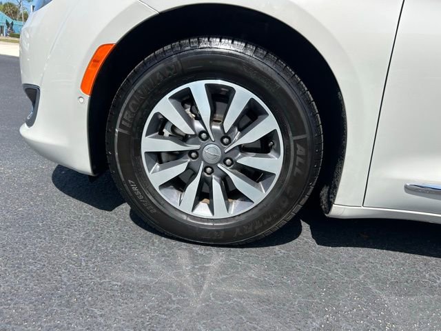 Used 2020 Chrysler Pacifica Touring-L Plus image 9