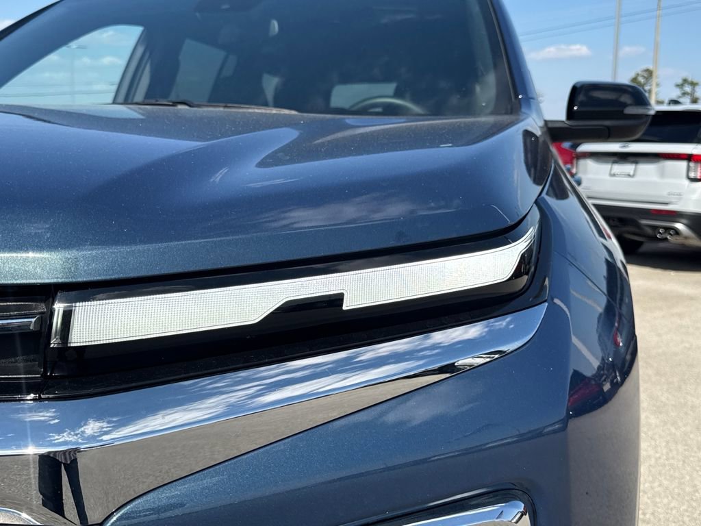 Used 2025 Chevrolet Traverse LT image 10