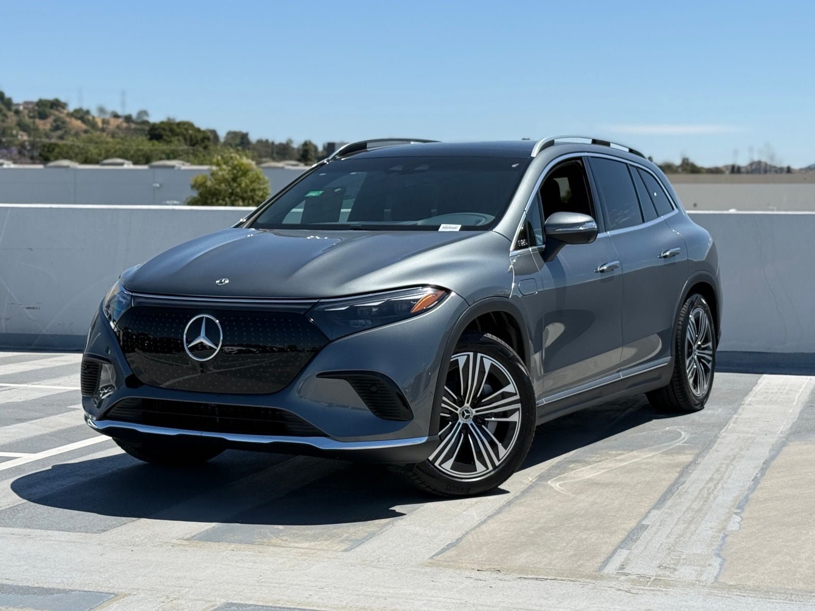 New 2026 Mercedes-Benz EQS 400 4MATIC SUV image 2