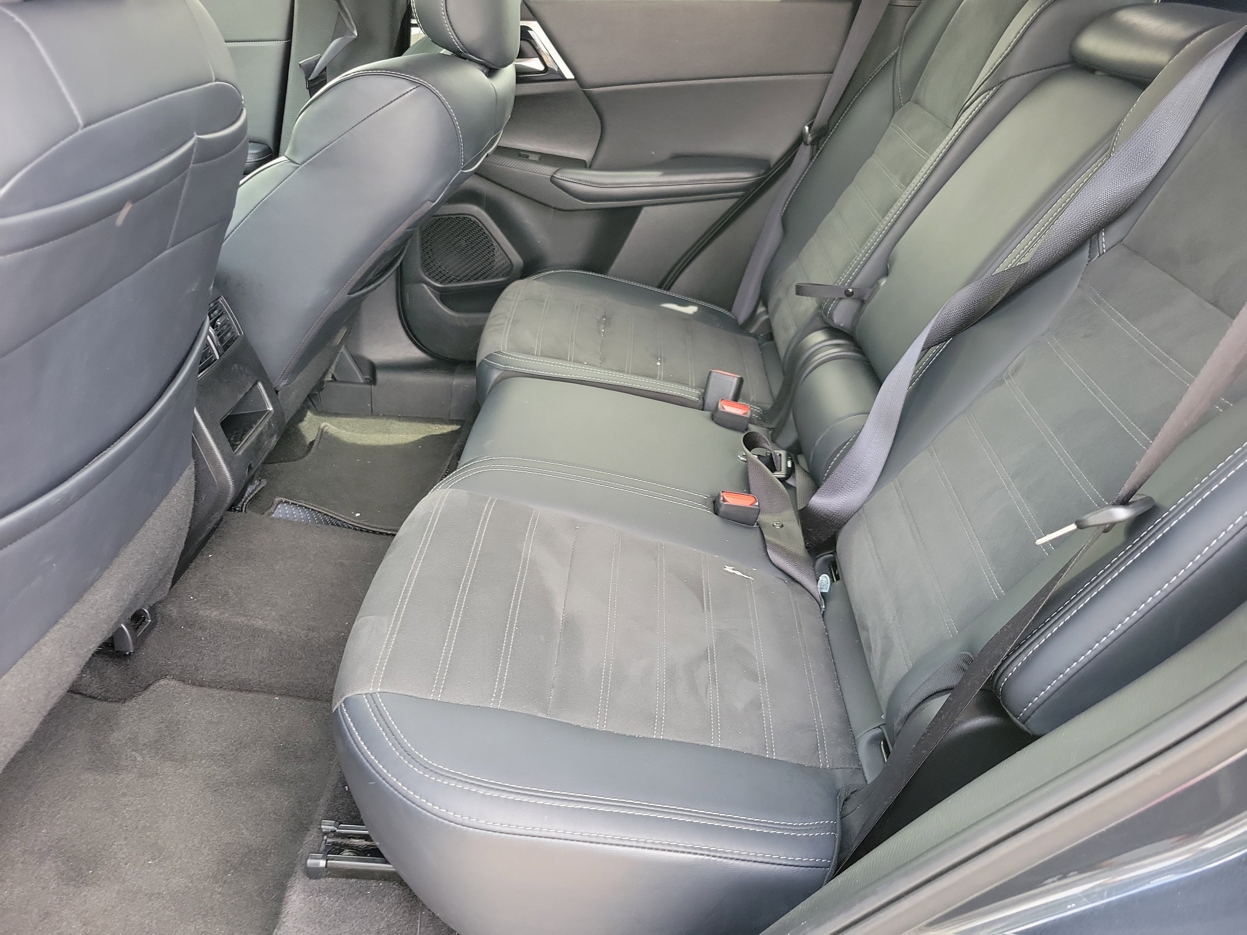 Used 2024 Mitsubishi Outlander SE image 8