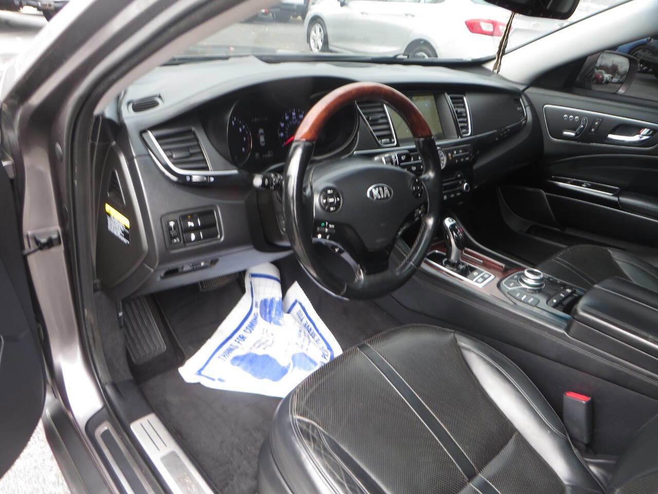 Used 2016 Kia K900 Luxury image 11
