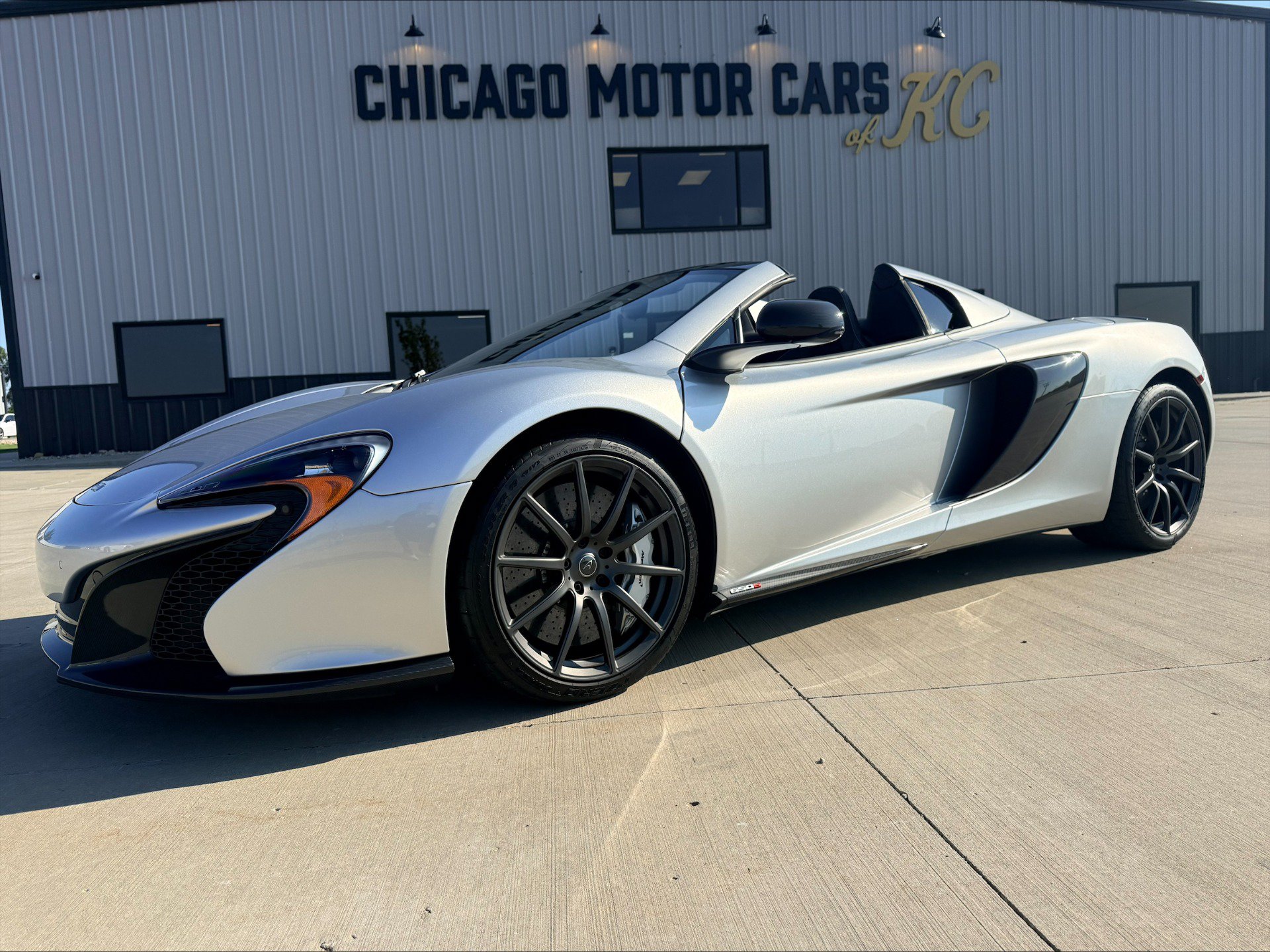 Used 2016 McLaren 650S Spider RWD image 6