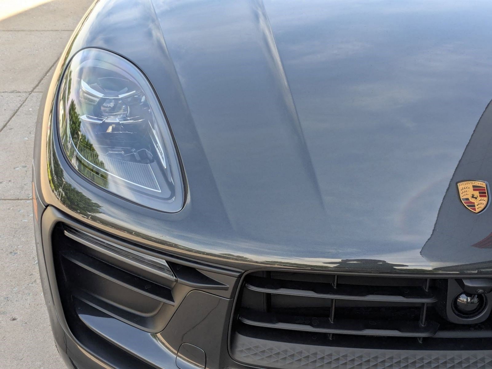 Certified 2025 Porsche Macan image 12