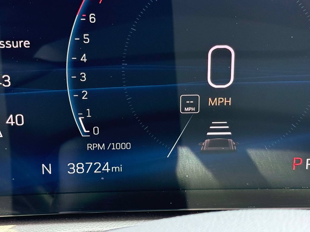 Used 2025 Cadillac XT4 Premium Luxury FWD image 5