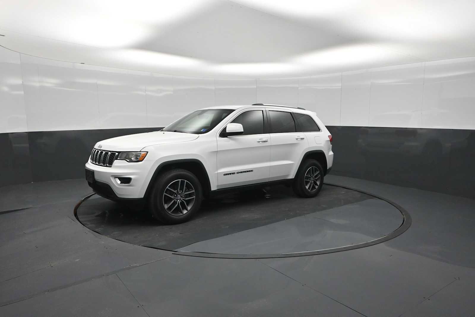 Used 2018 Jeep Grand Cherokee Laredo AWD/4WD image 73