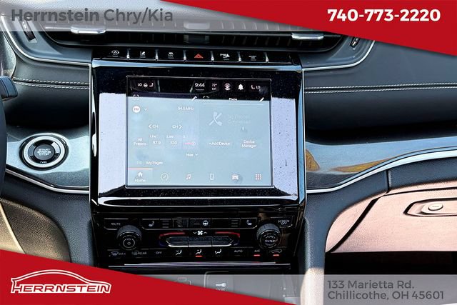 Used 2023 Jeep Grand Cherokee Altitude AWD/4WD image 9