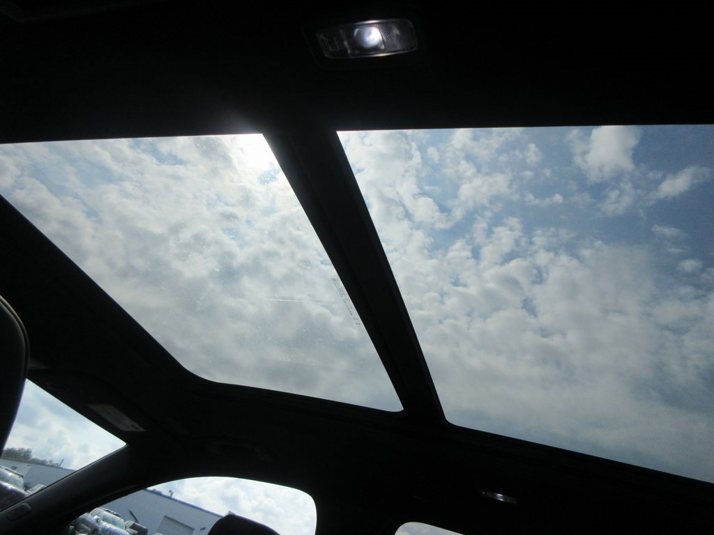 New 2026 GMC Acadia AT4 w/ Super Cruise Package image 16