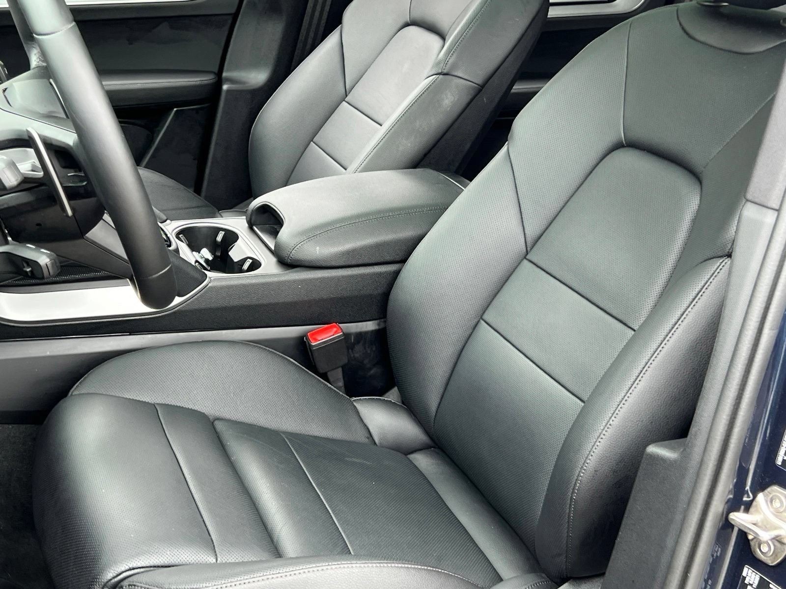 Certified 2026 Porsche Cayenne E-Hybrid AWD/4WD image 5
