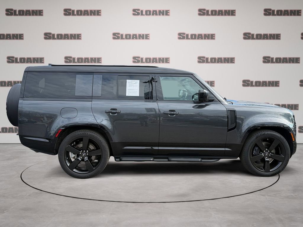 Used 2025 Land Rover Defender 130 X-Dynamic SE image 6