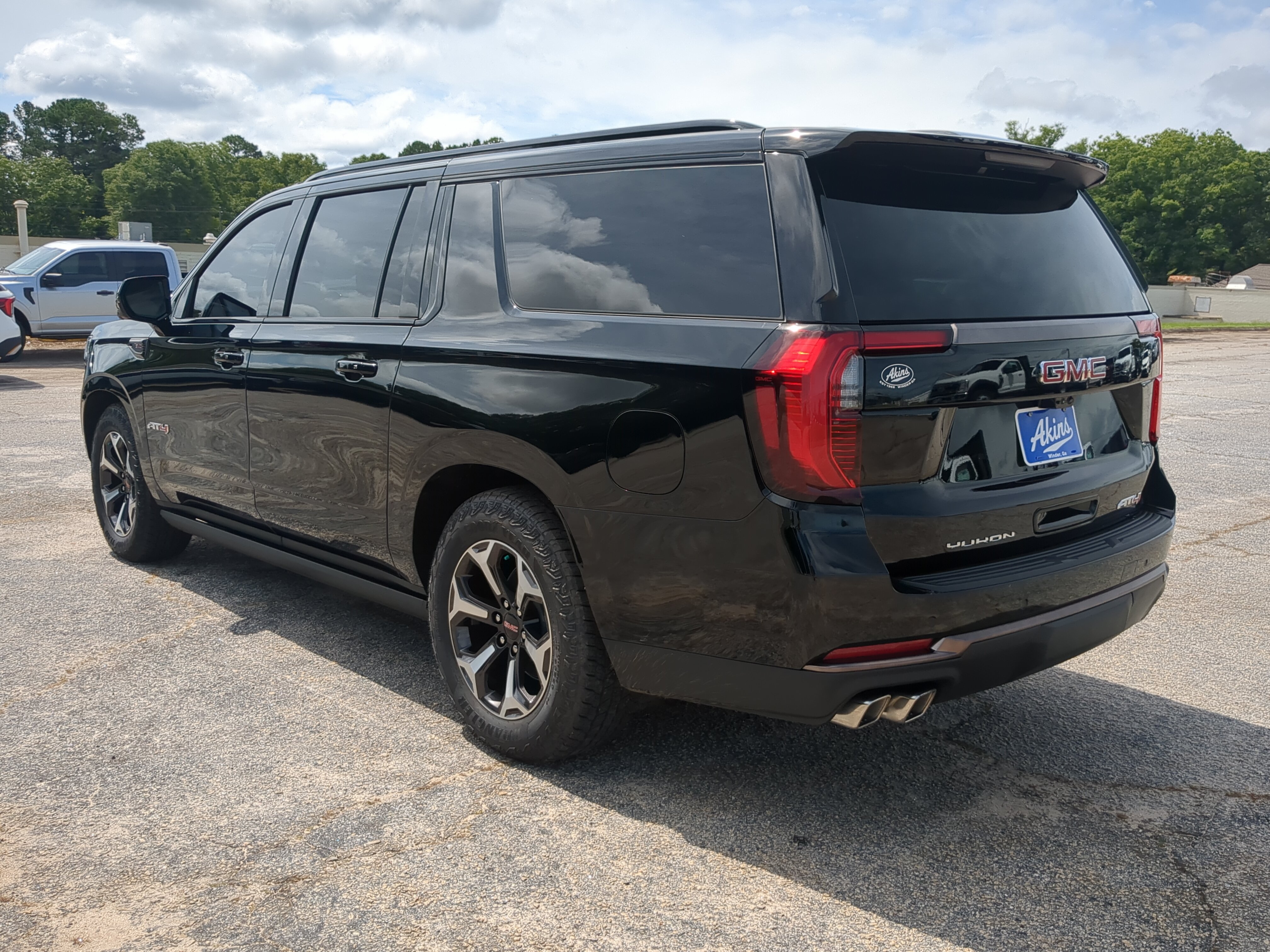 Used 2026 GMC Yukon XL AT4 Ultimate w/ LPO, Floor Liner Package AWD/4WD image 5