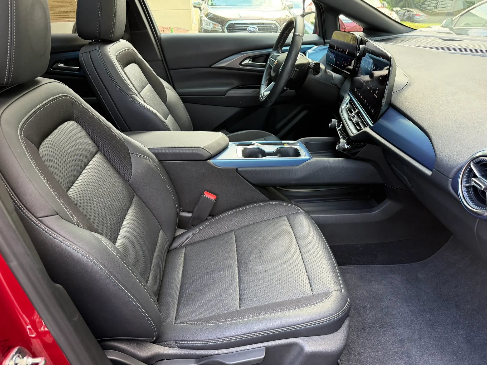Used 2025 Chevrolet Equinox EV LT w/ Convenience Package FWD image 21