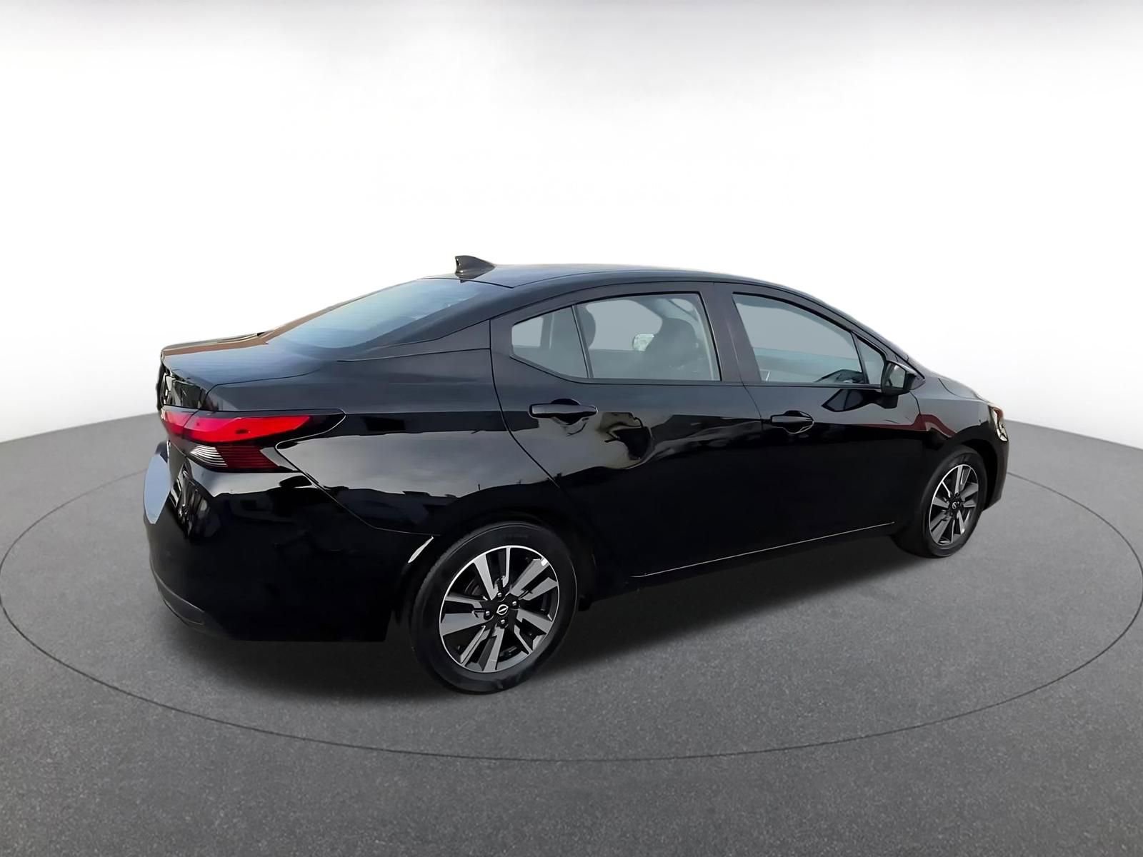 Used 2025 Nissan Versa SV image 15