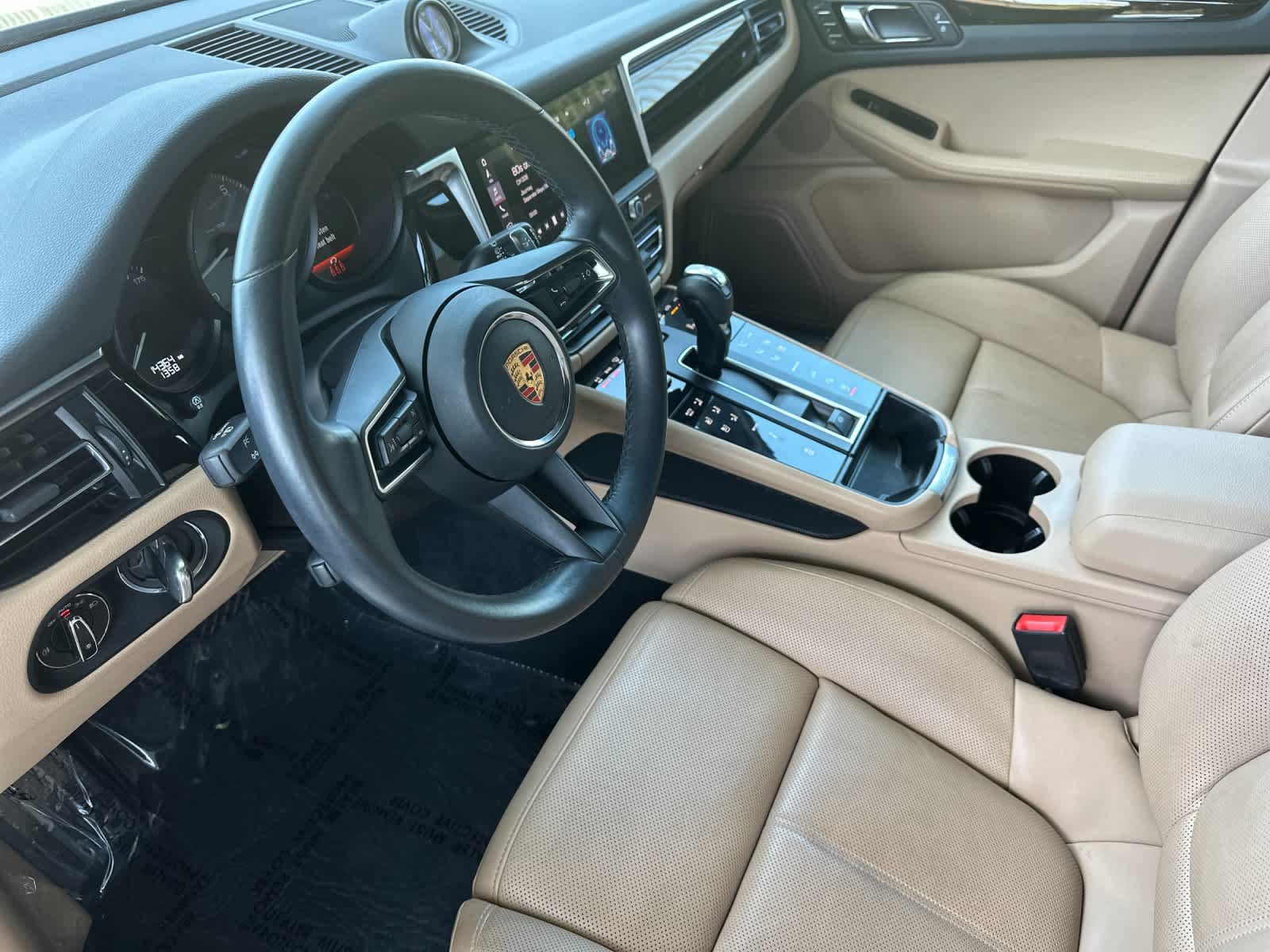Certified 2023 Porsche Macan S AWD/4WD image 4